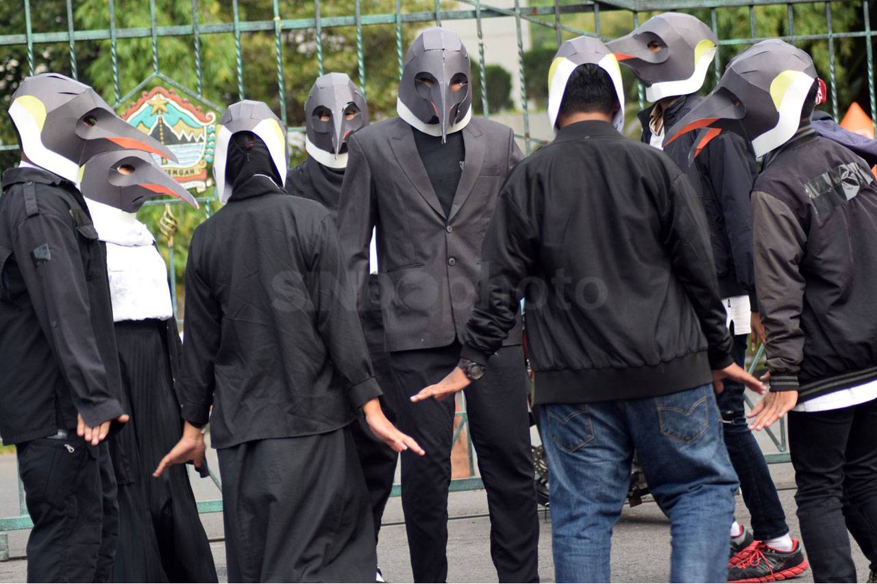 Greenpeace Gelar Aksi...