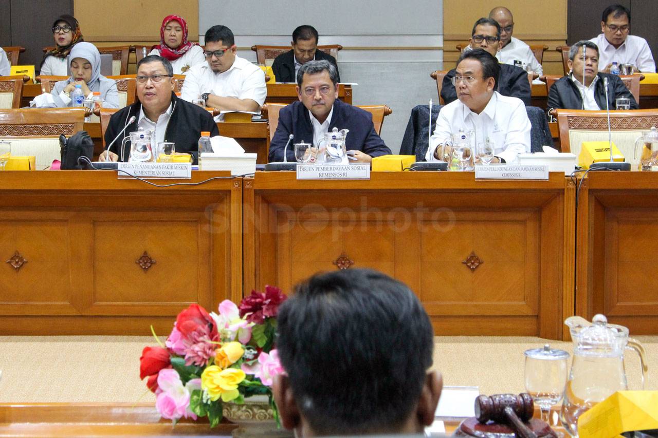 Komisi VIII DPR Gelar...
