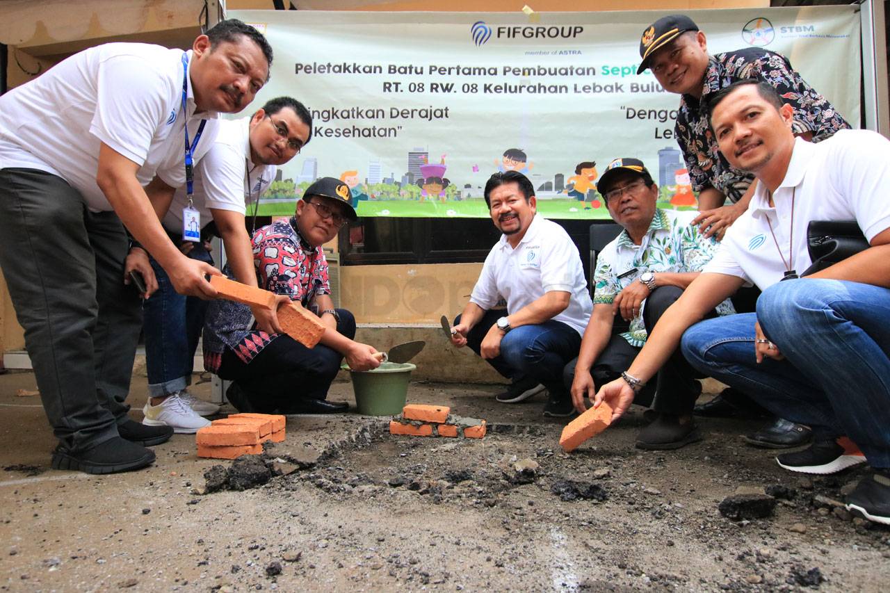 FIF Group Bangun Instalasi...