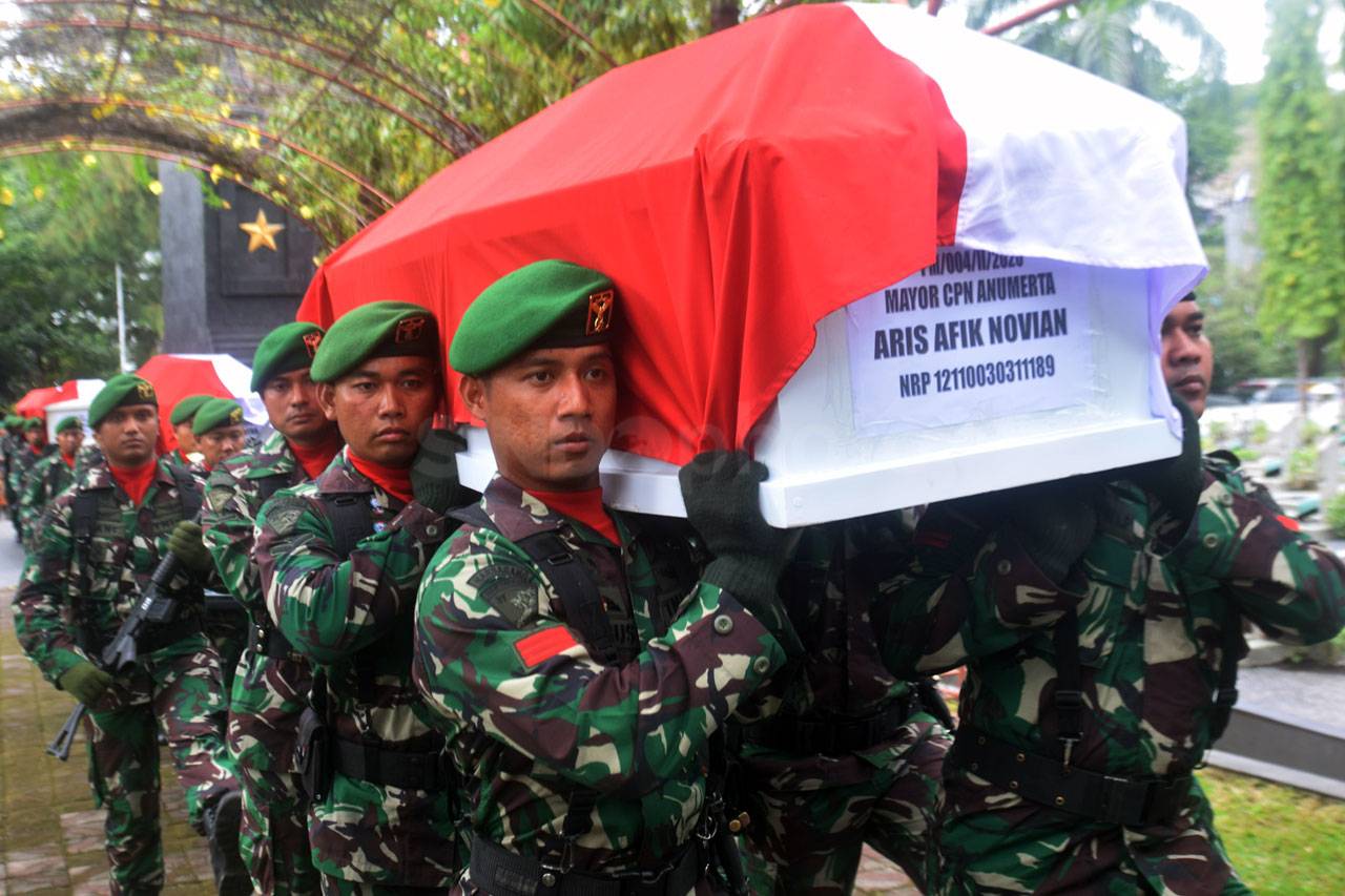 Korban Kecelakaan Heli...