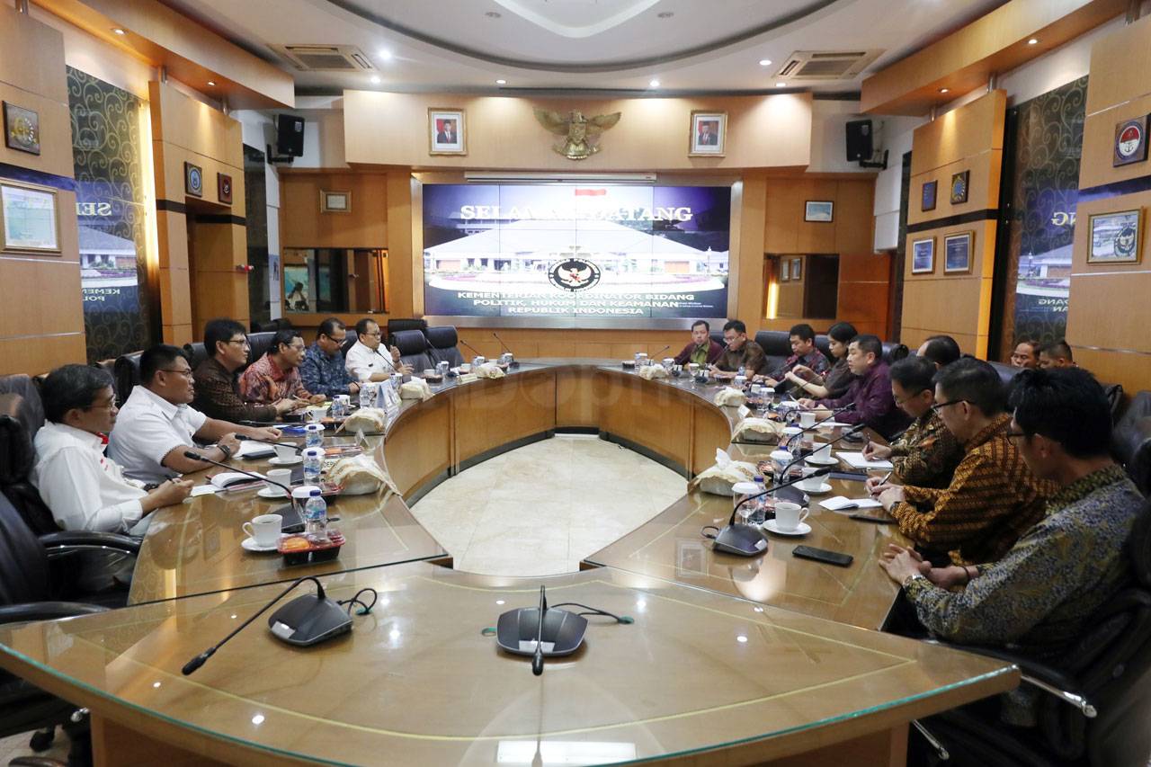 HT Sambangi Menkopolhukam...
