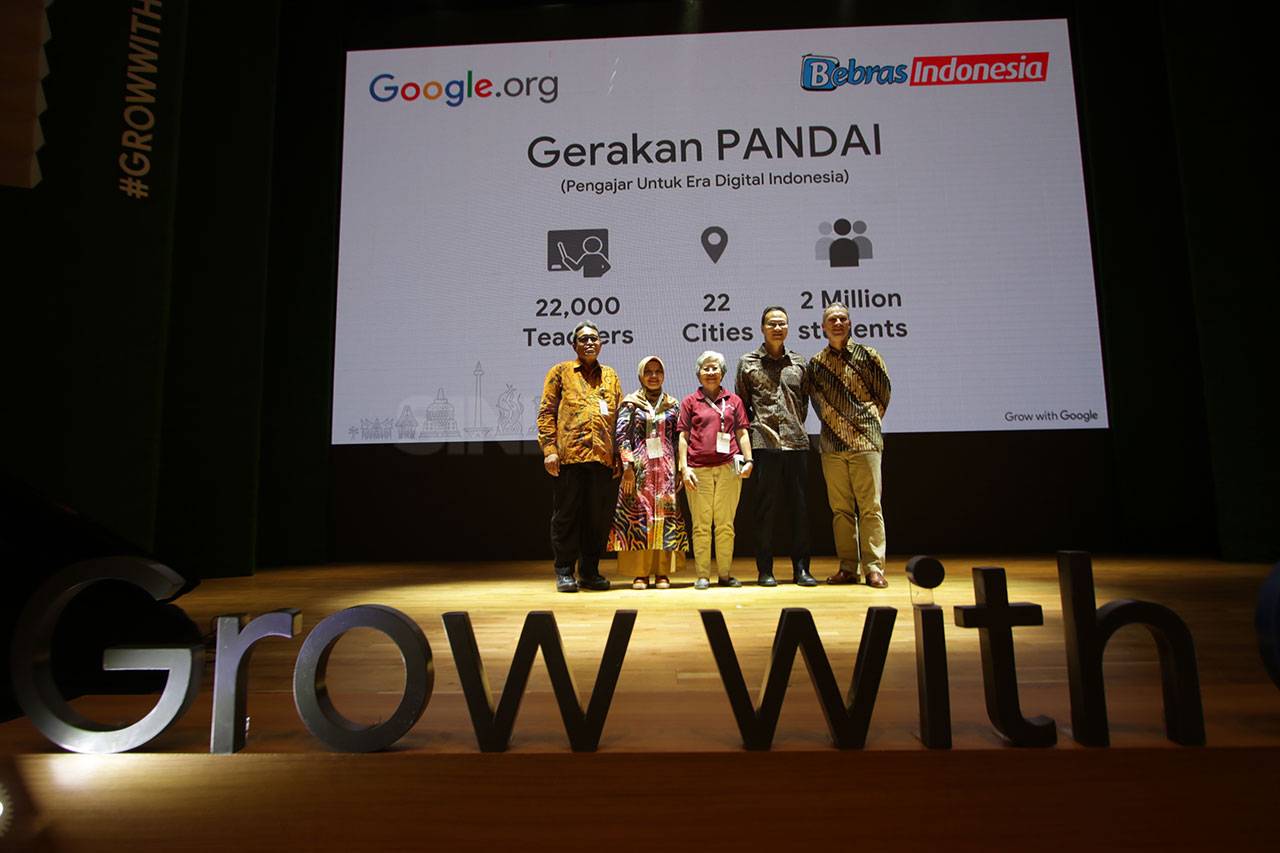Google Donasikan USD1...