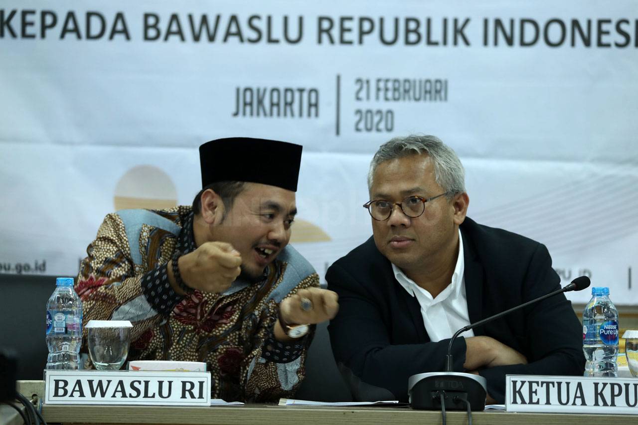 KPU Serahkan Data Syarat...