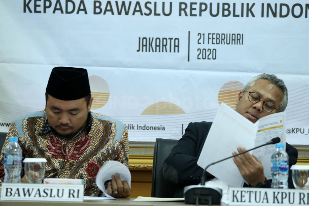KPU Serahkan Data Syarat...