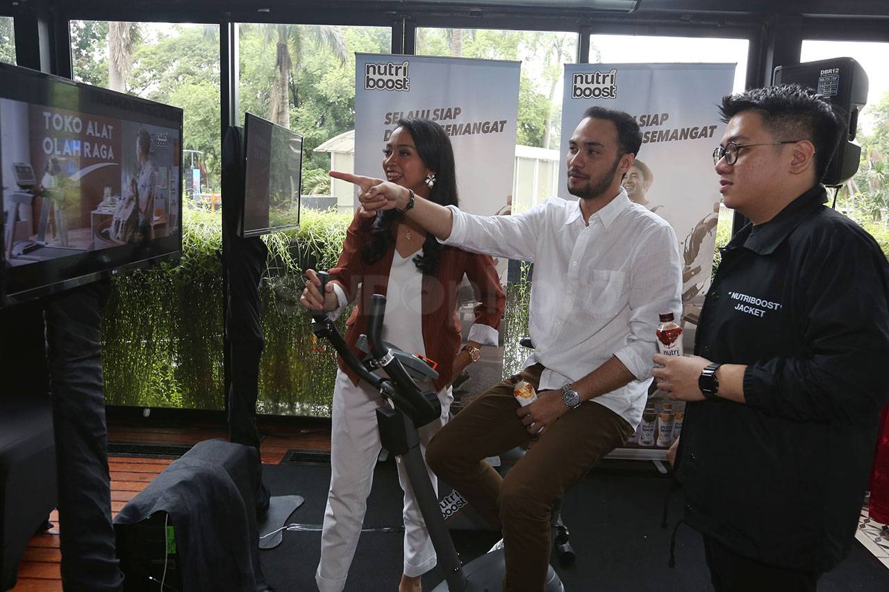 Selebritas Refal Hady...