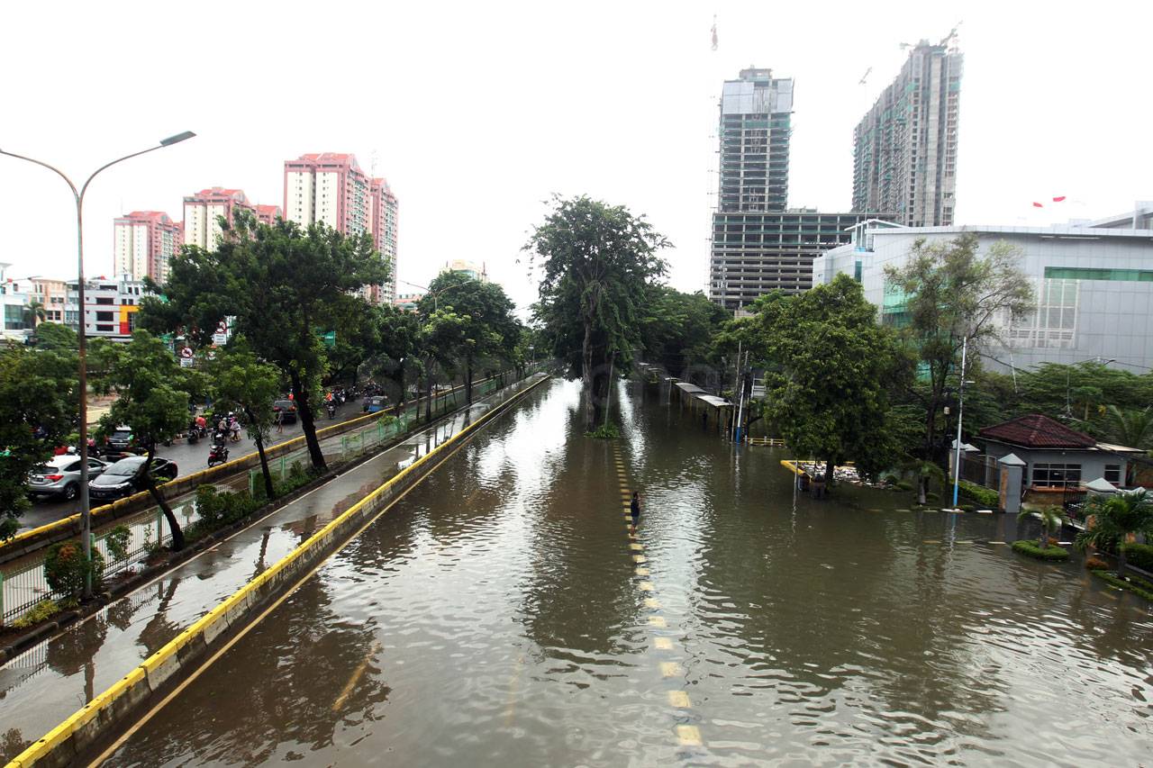 Banjir, Jalan Letjen...