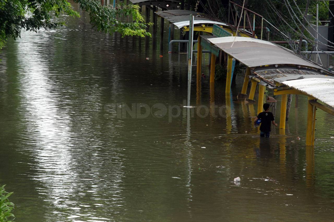 Banjir, Jalan Letjen...