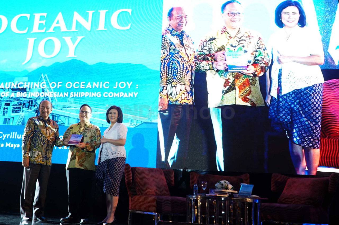 Buku Oceanic Joy: A...