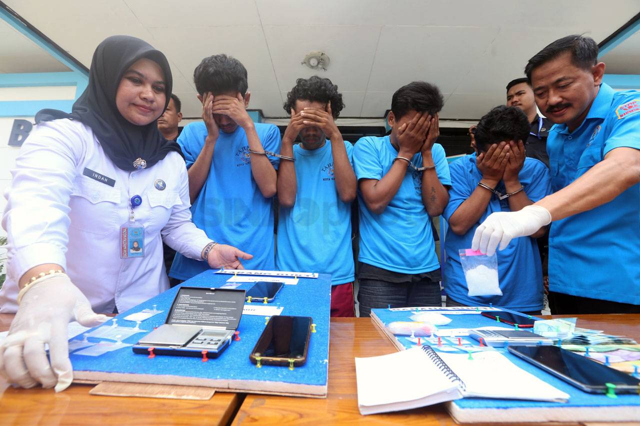 BNN Kota Surabaya Bongkar...