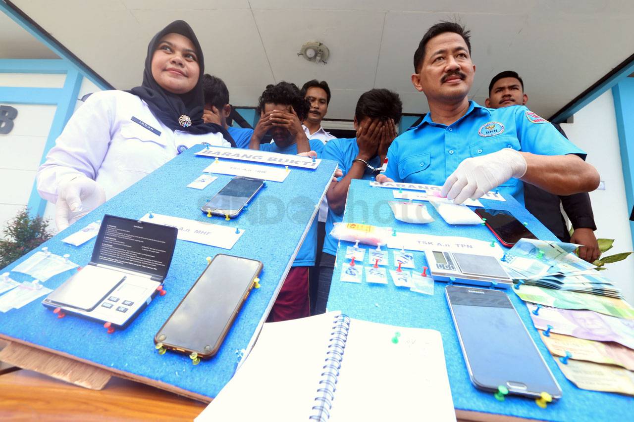 BNN Kota Surabaya Bongkar...