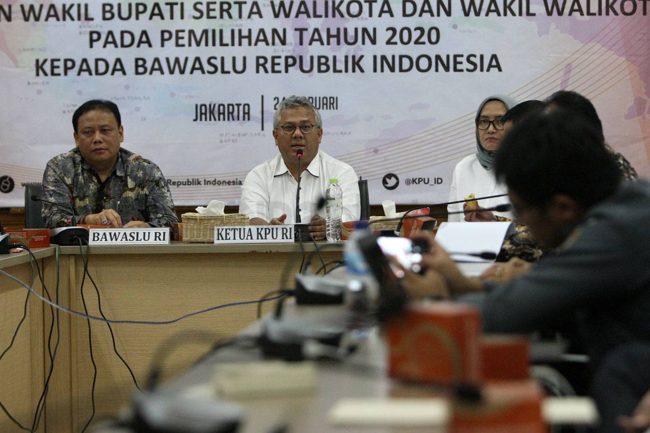 KPU Serahkan Data Comma...