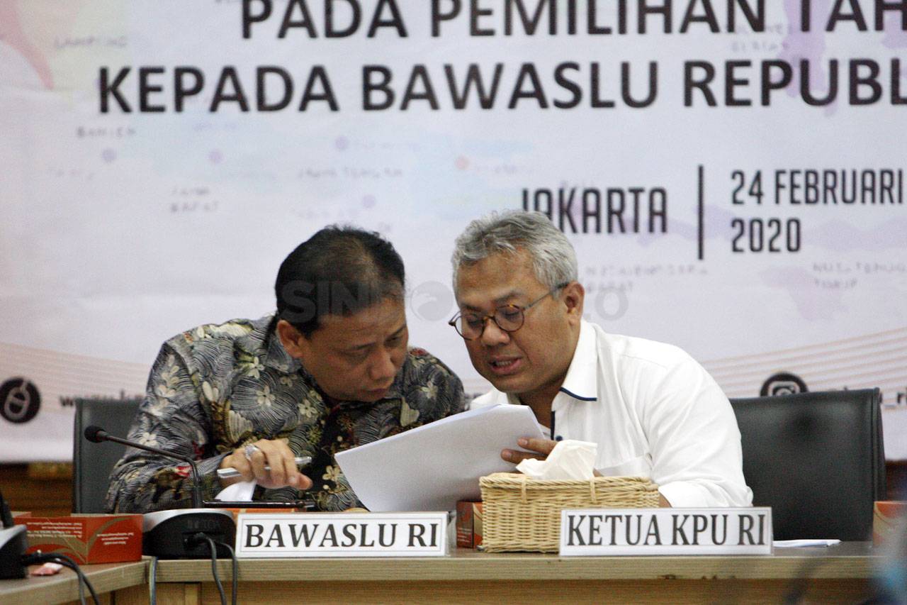 KPU Serahkan Data Comma...