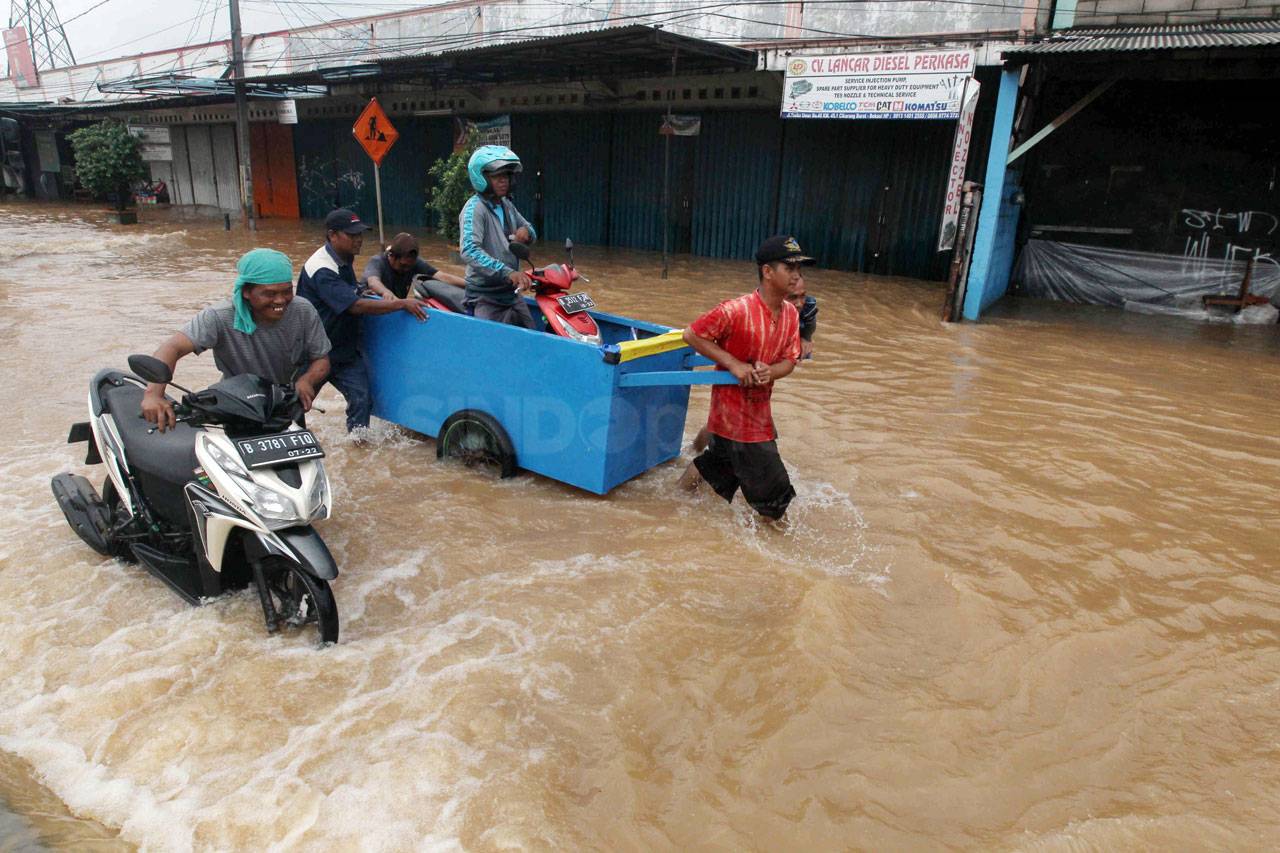Kali Sadang Meluap,...