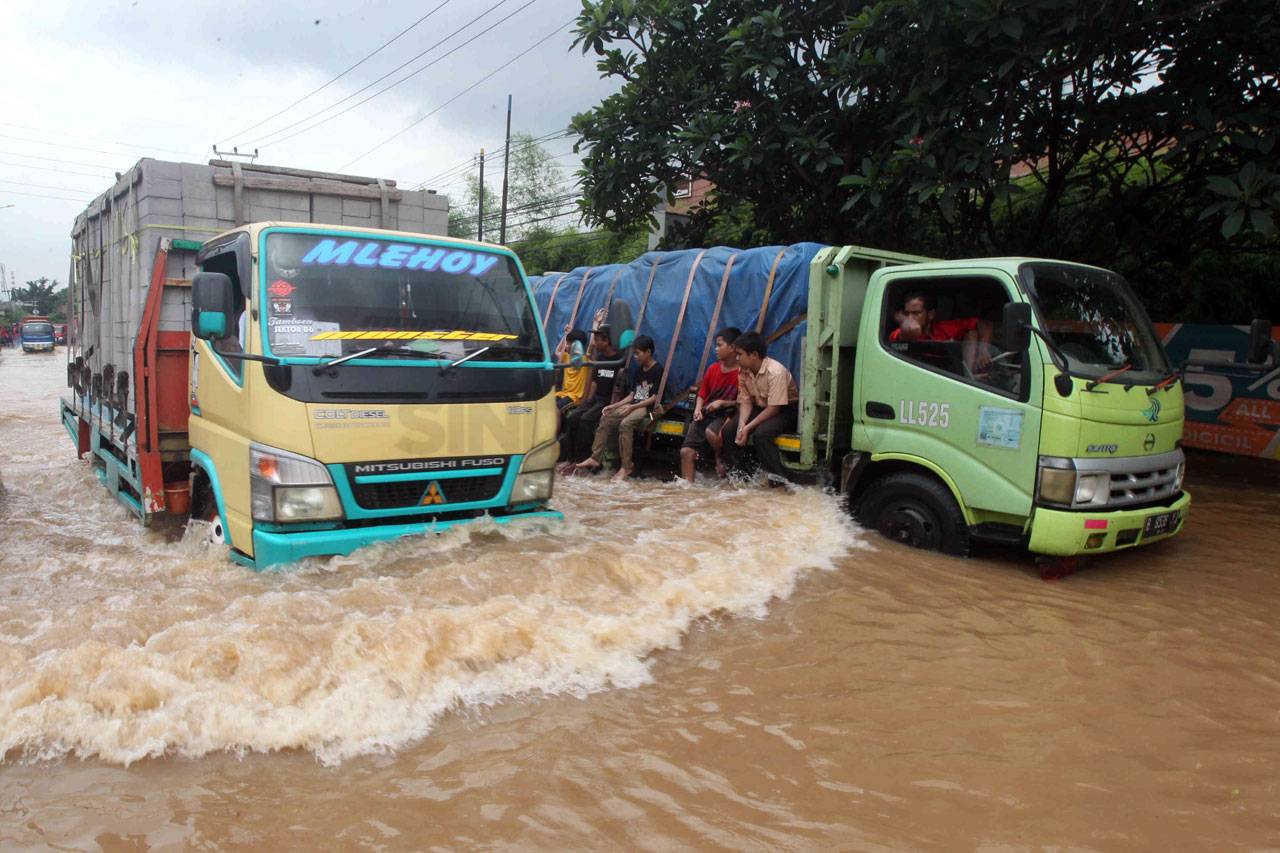 Kali Sadang Meluap,...
