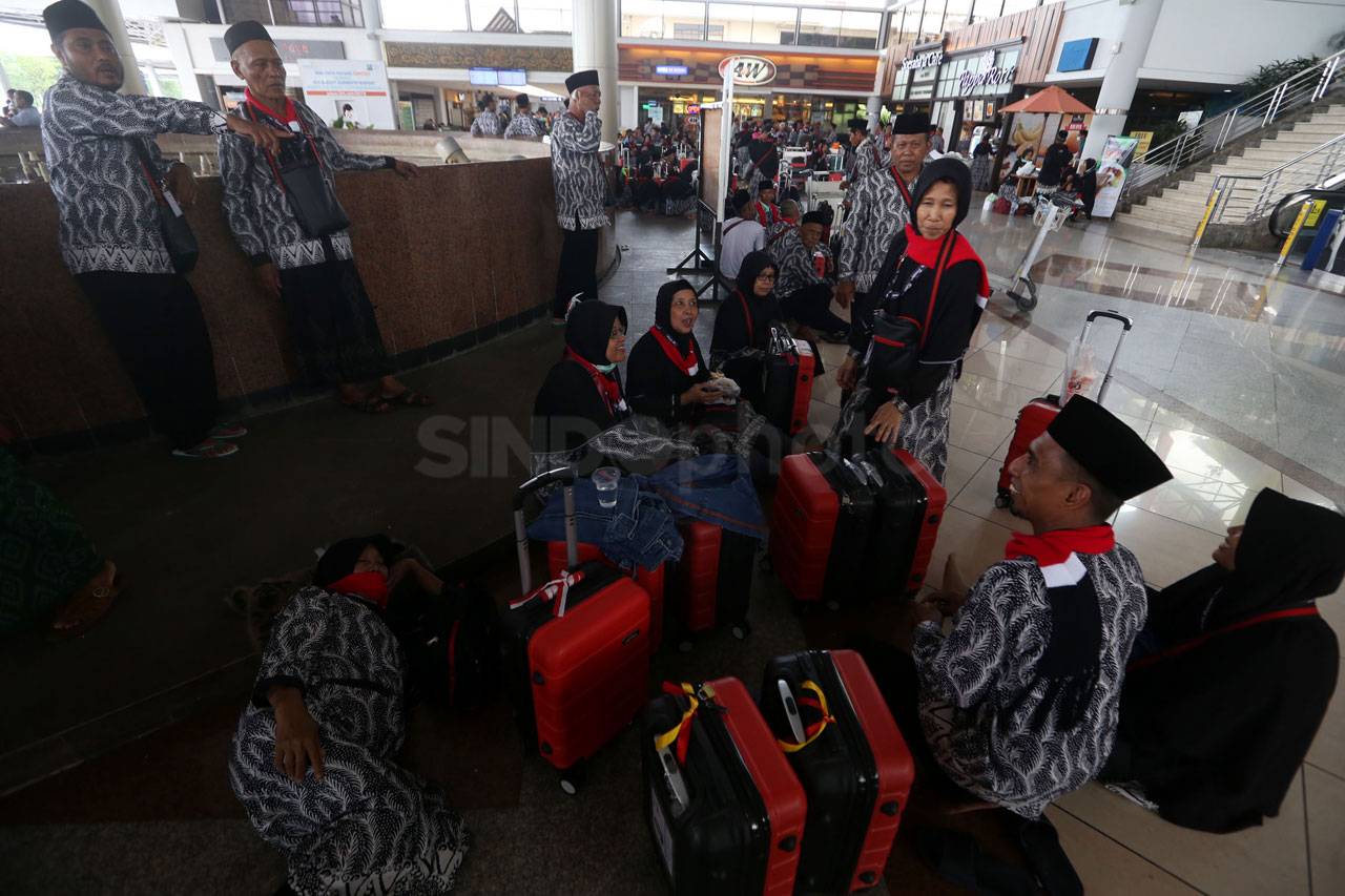 Ratusan Jamaah Umrah...