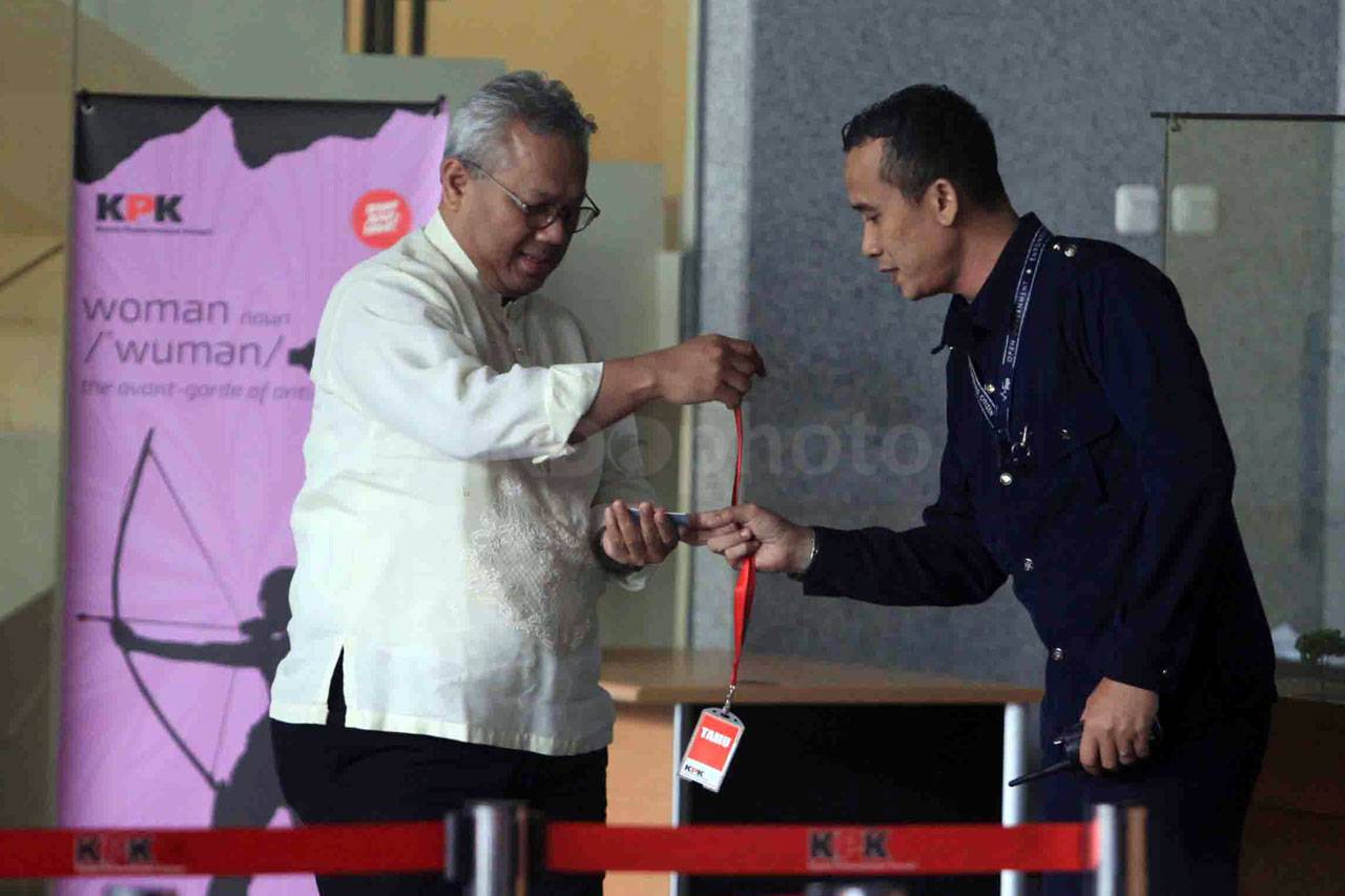 Dalami Kasus Suap PAW,...