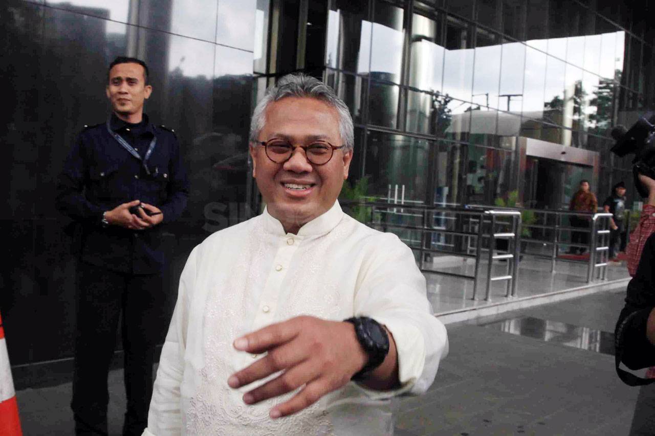 Dalami Kasus Suap PAW,...