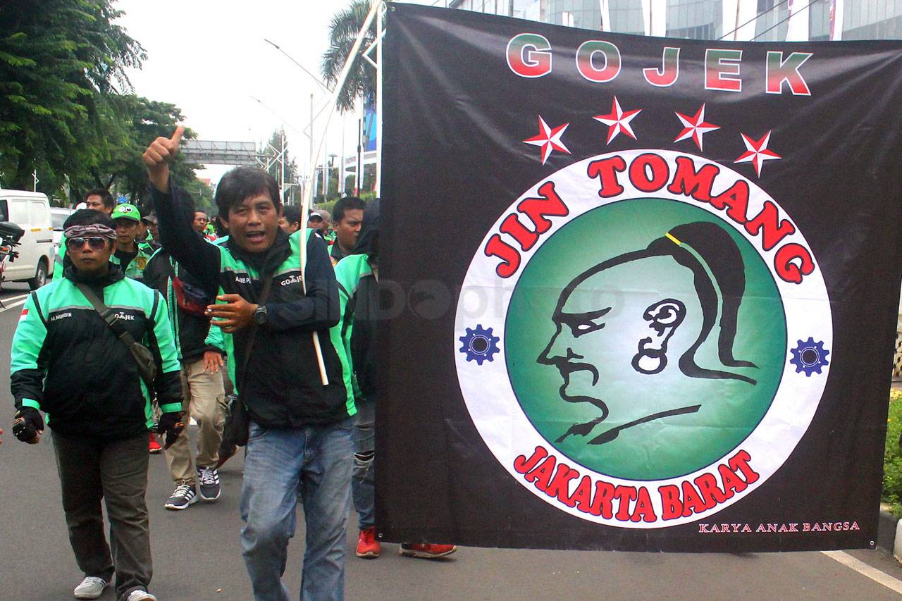 Ratusan Pengemudi Ojek...