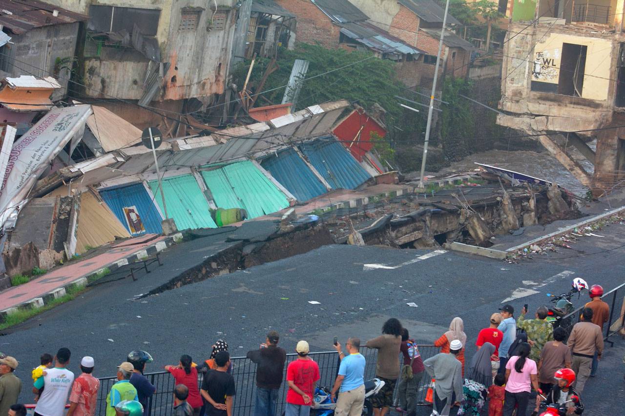 Pertokoan Jompo di Jalan...