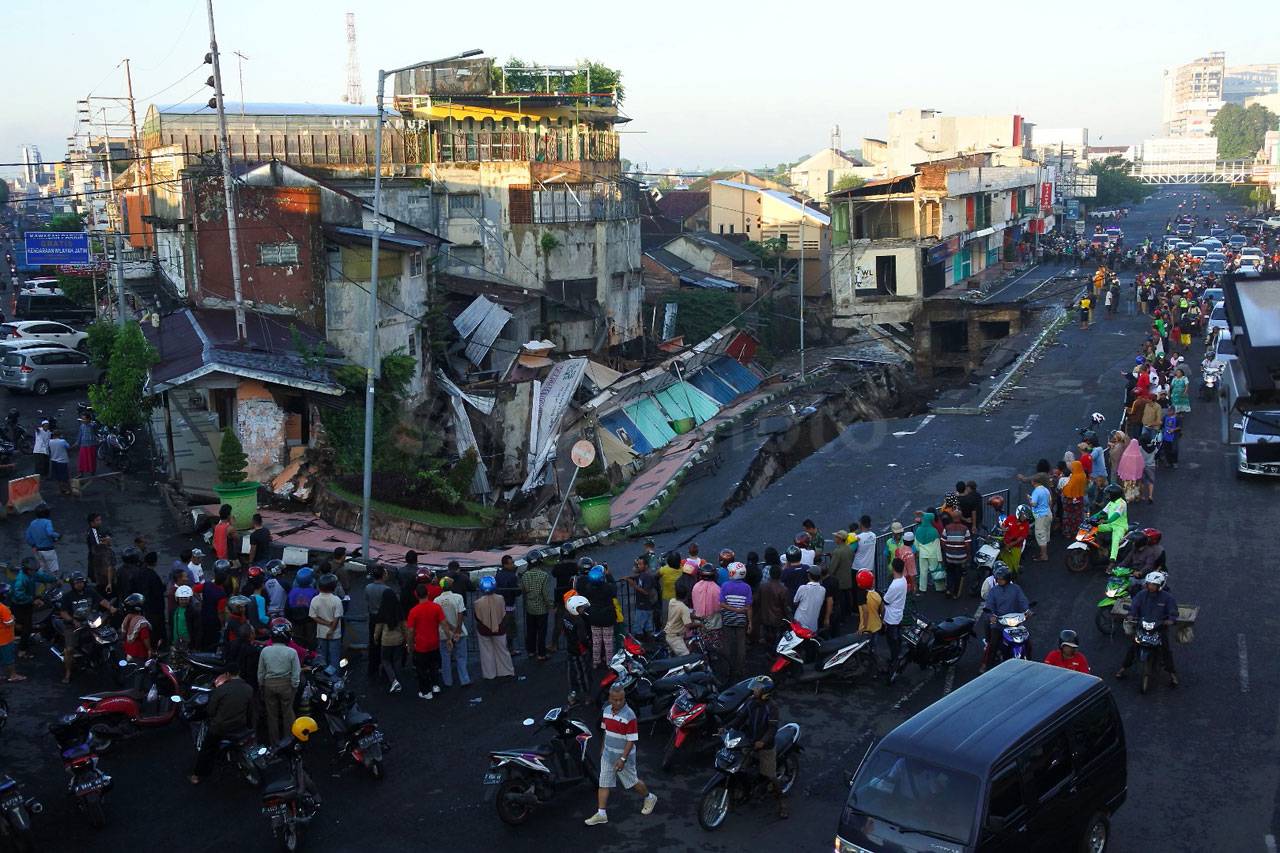 Pertokoan Jompo di Jalan...