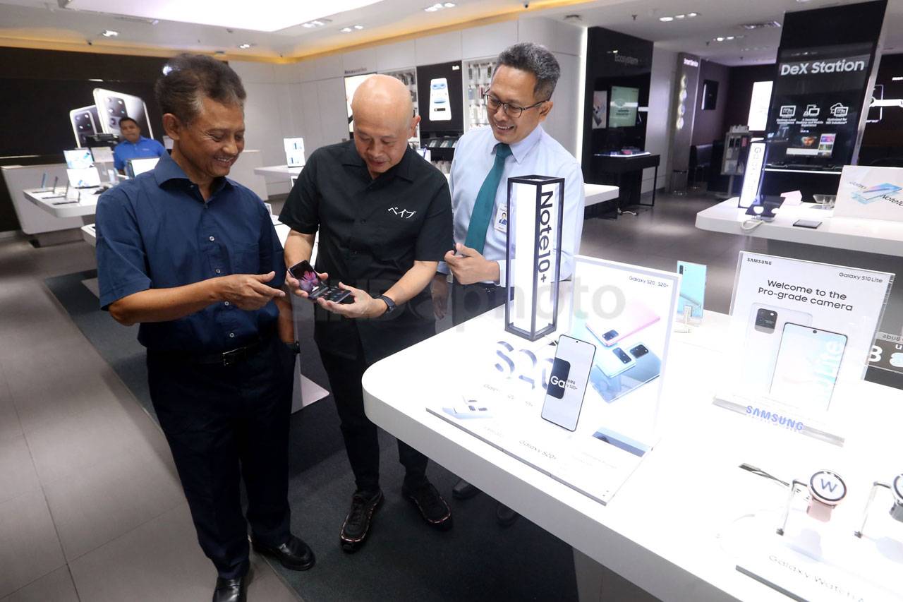 Bisnis Smartphone Terdampak...