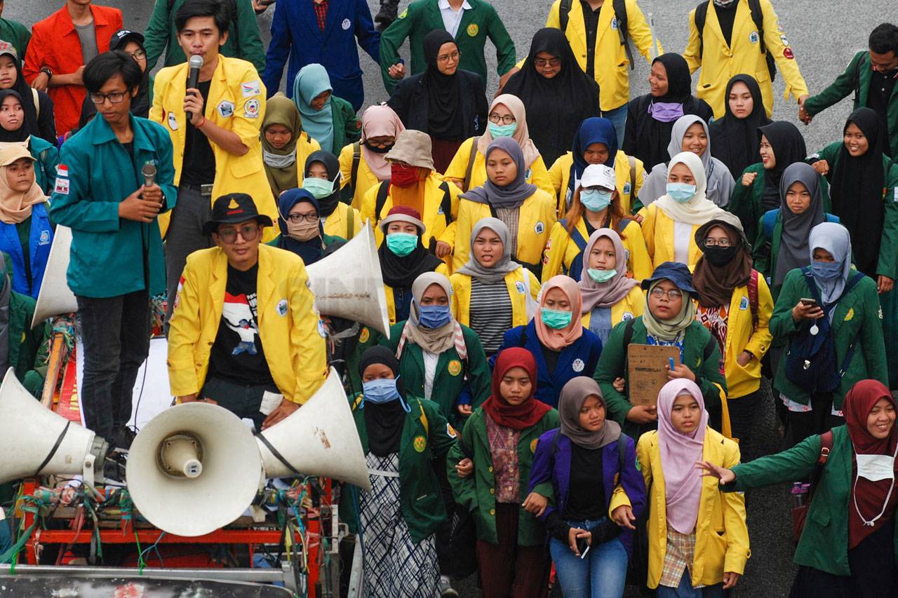 Mahasiswa Demo di DPR...