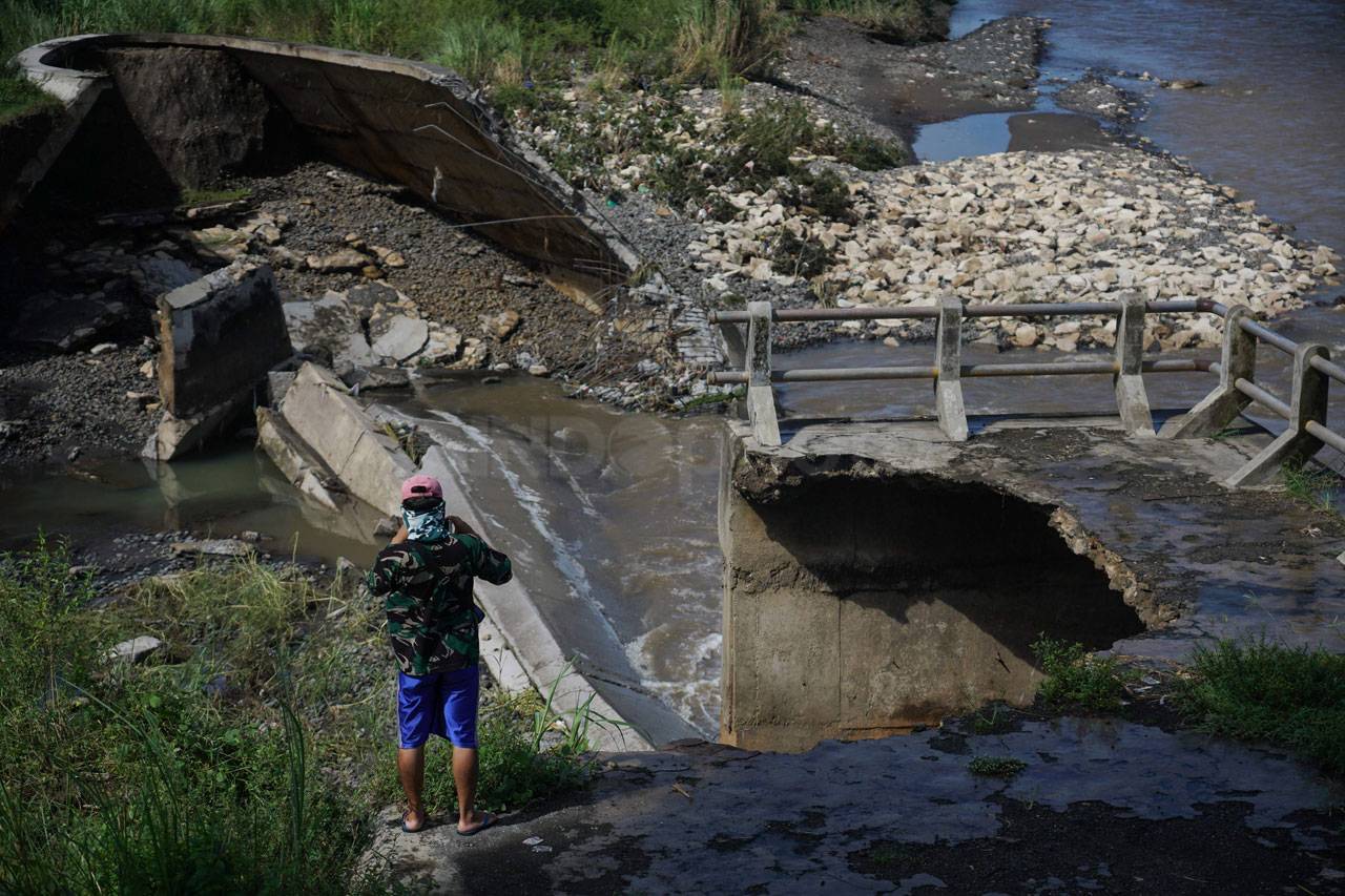 Tanggul Sungai Progo...