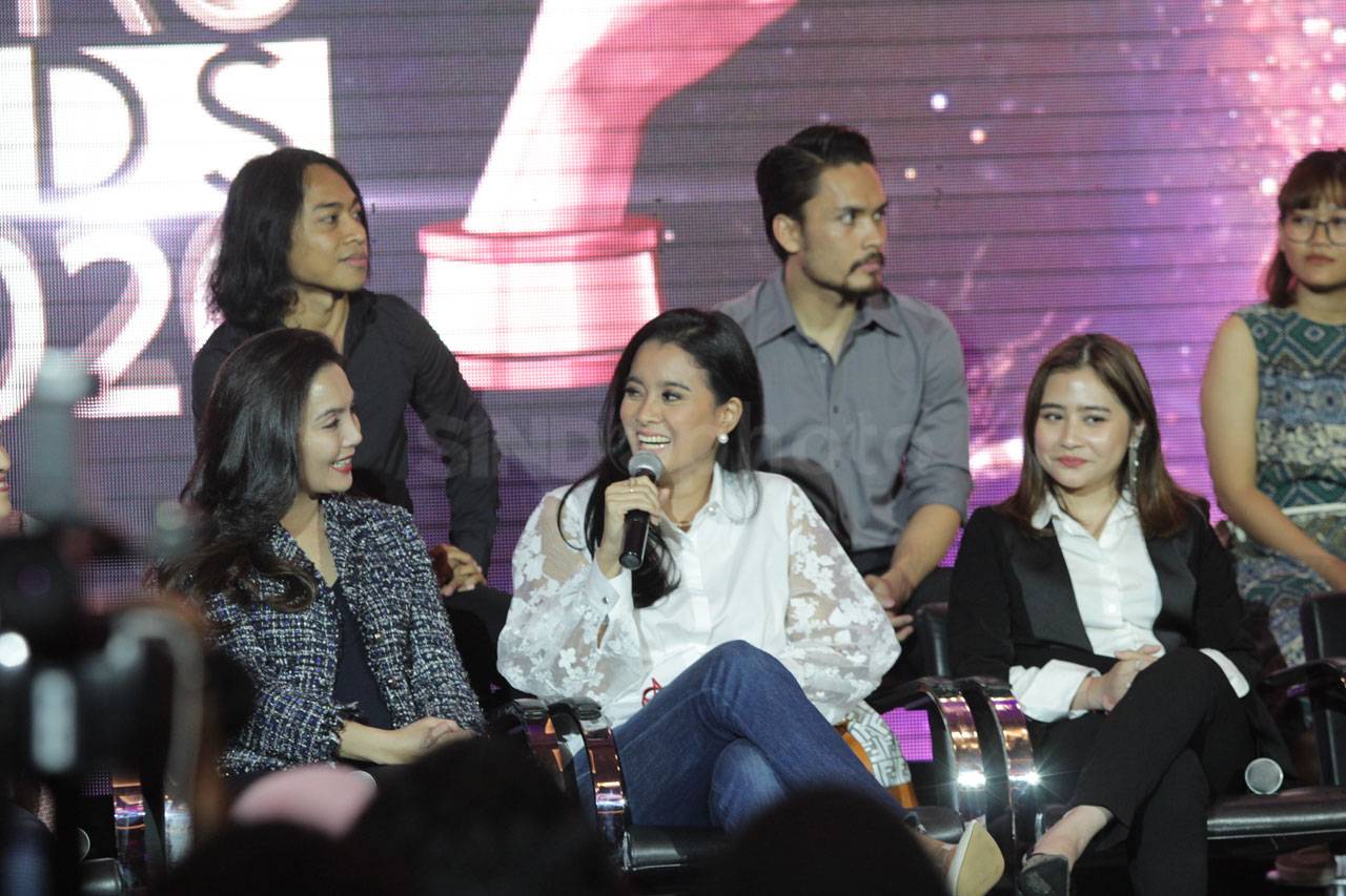 Prilly Latuconsina Jadi...