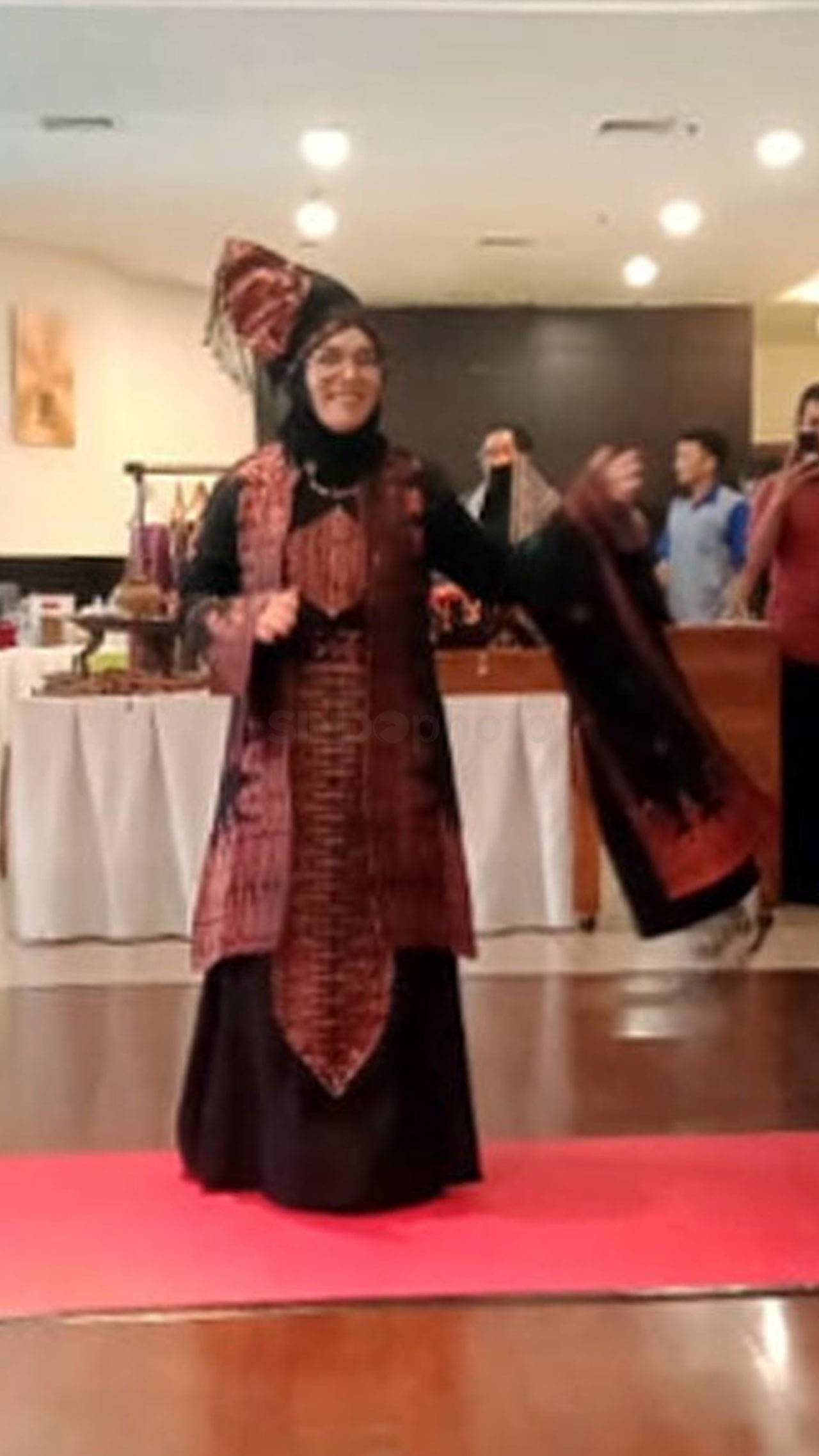 Peragaan Busana Bundo...