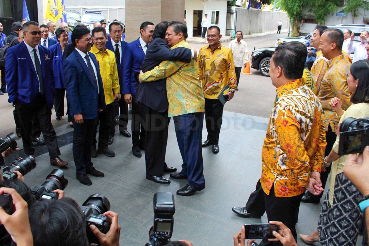 Surya Paloh Temui Ketum...