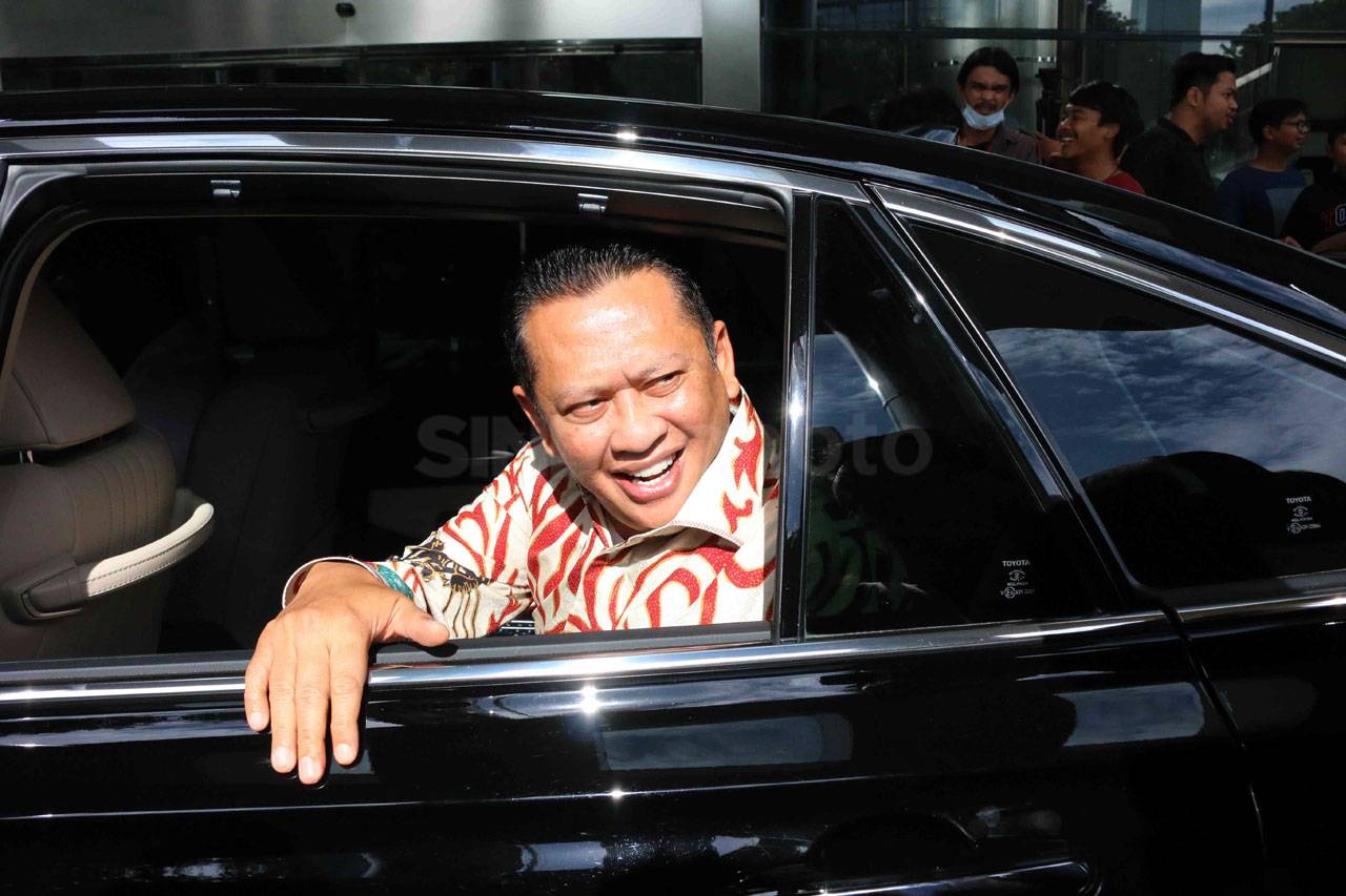 Pimpinan MPR Sambangi...