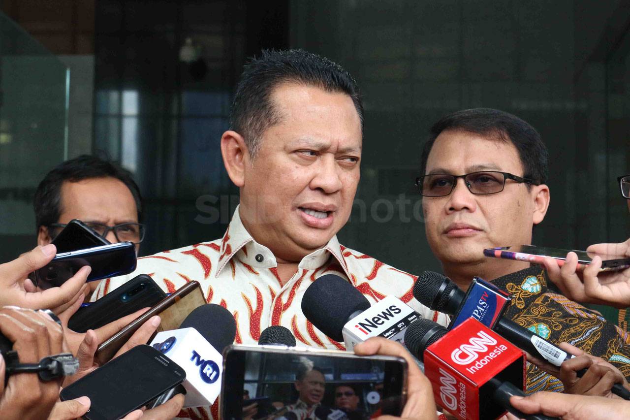 Pimpinan MPR Sambangi...