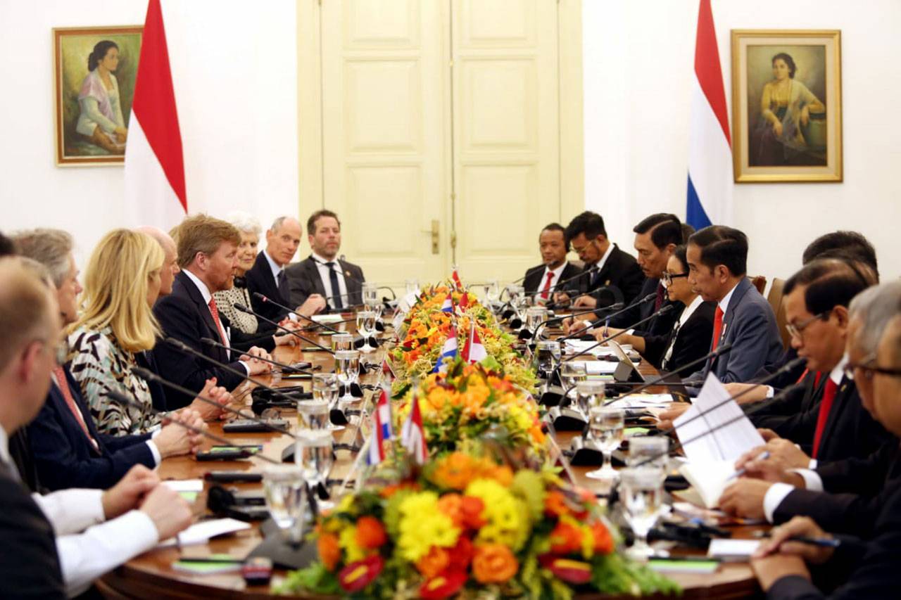 Presiden Jokowi Terima...