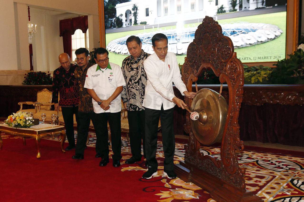 Presiden Jokowi Buka...