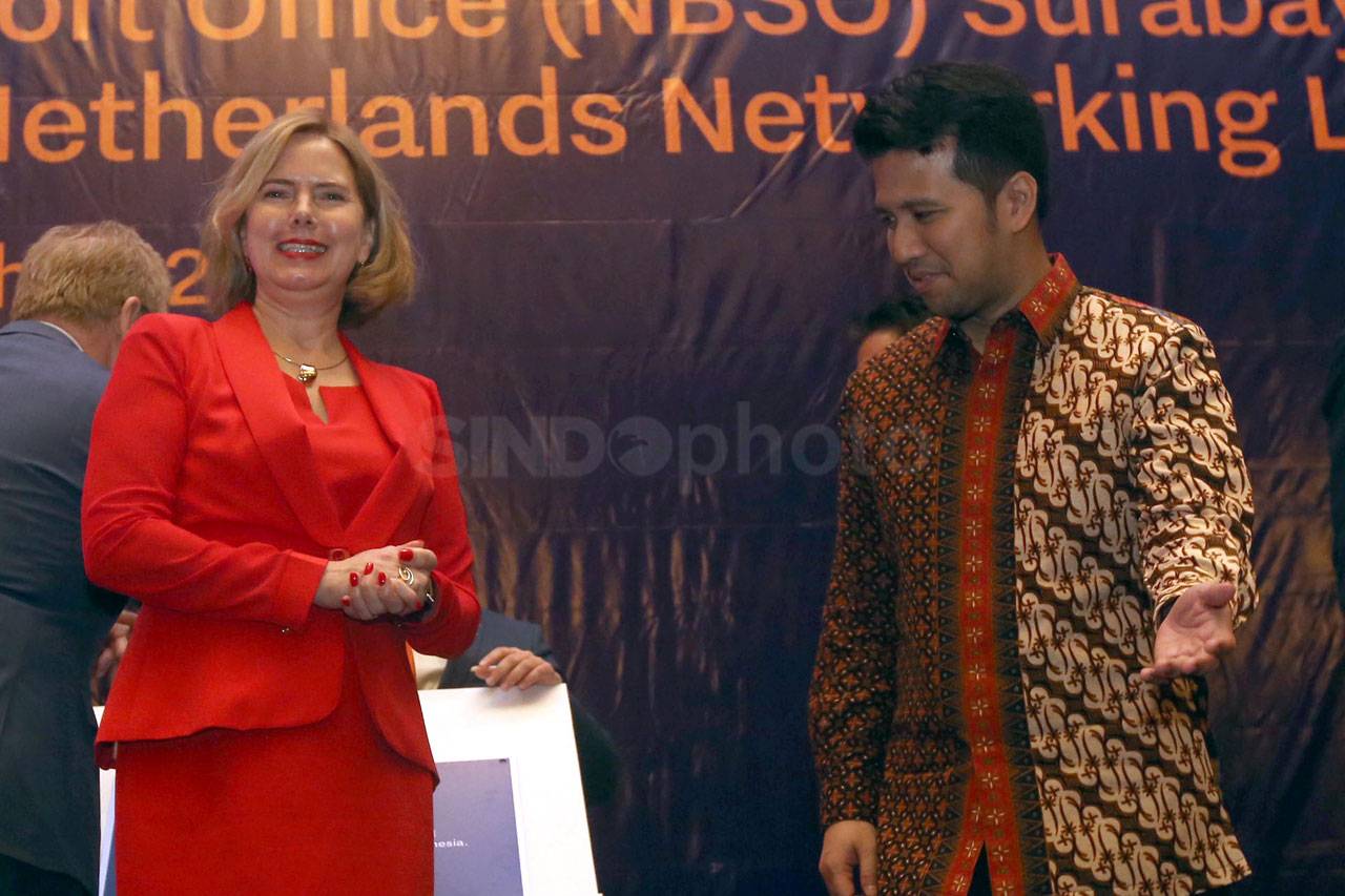 Pemerintah Belanda Buka...
