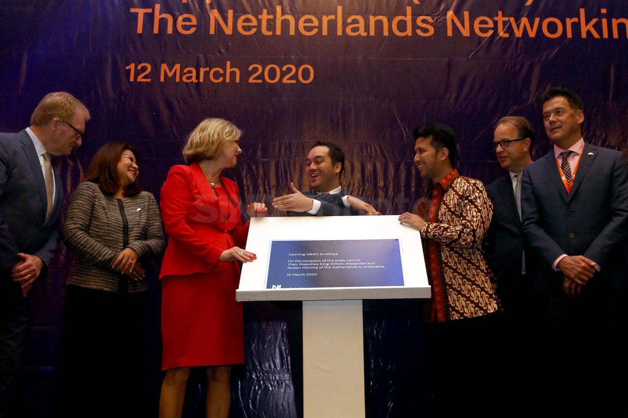 Pemerintah Belanda Buka...