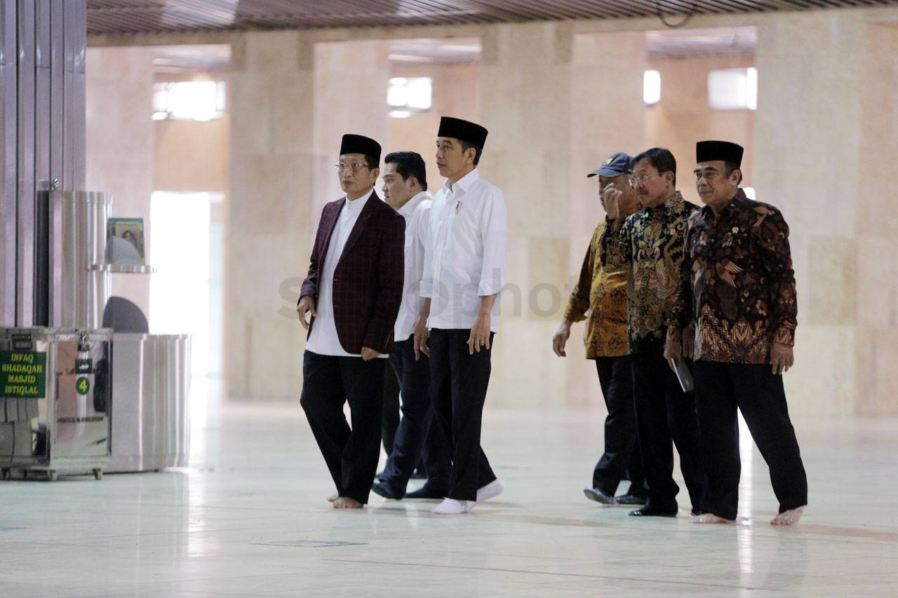 Presiden Jokowi Tinjau...