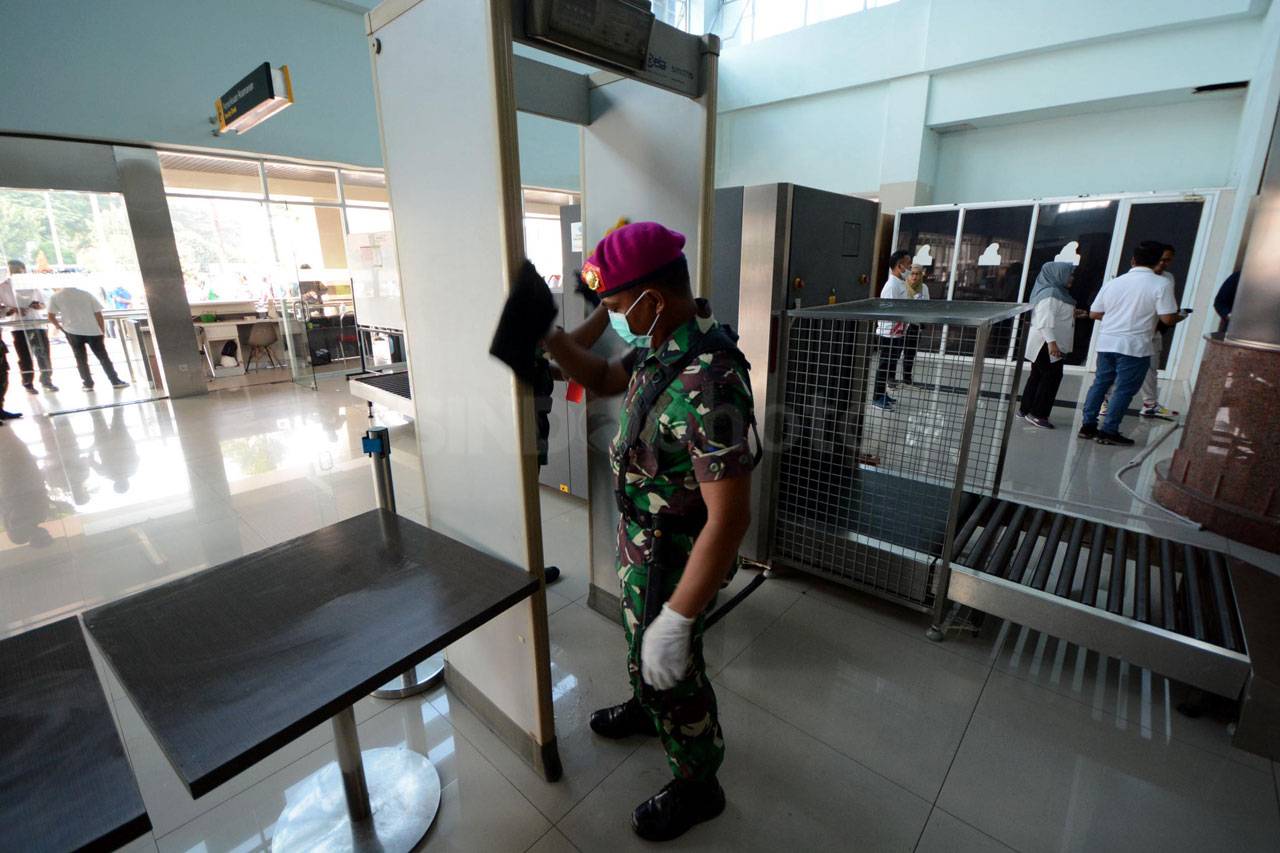 TNI-Polri Bersih-Bersih...
