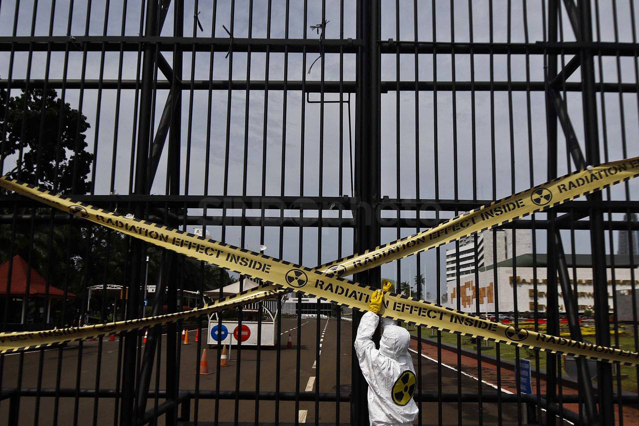 Greenpeace Gelar Aksi...