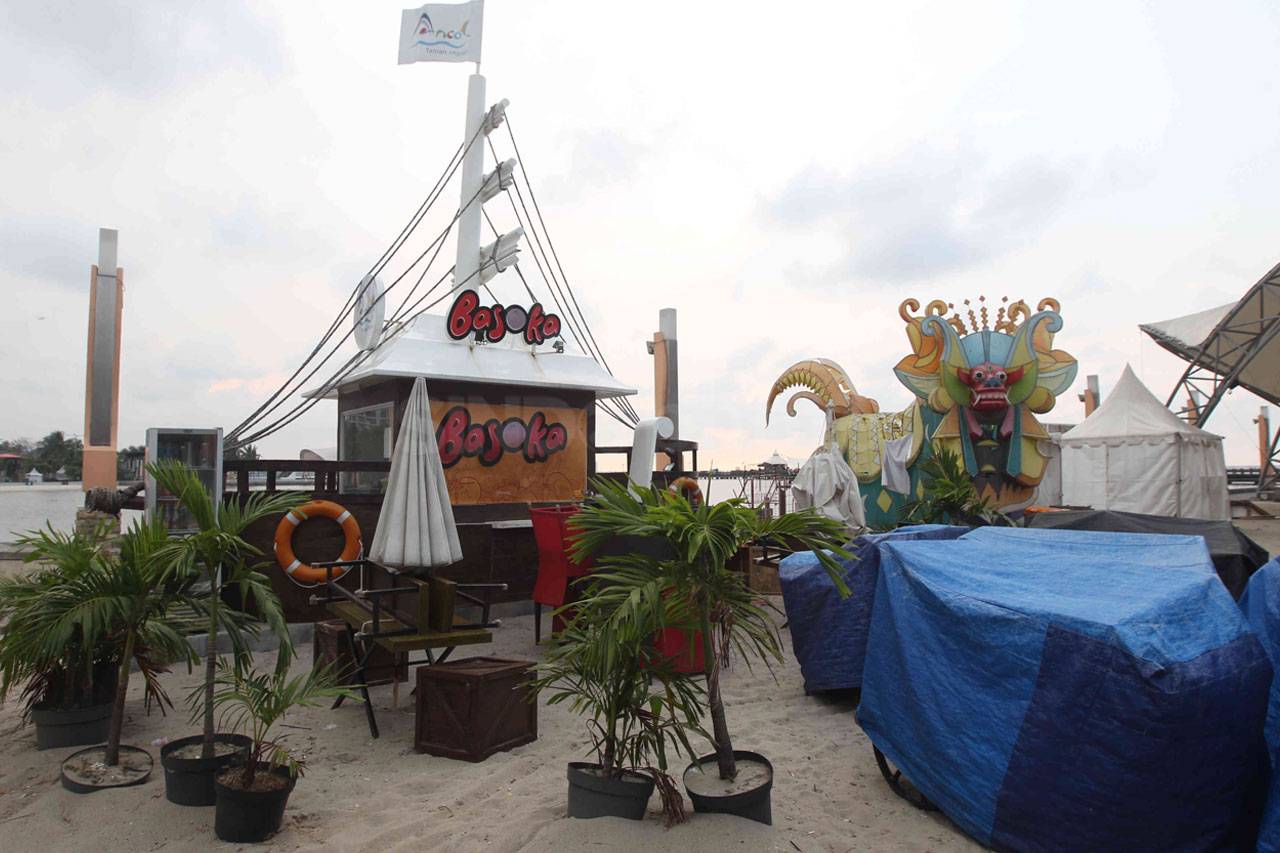 Suasana Pantai Ancol...