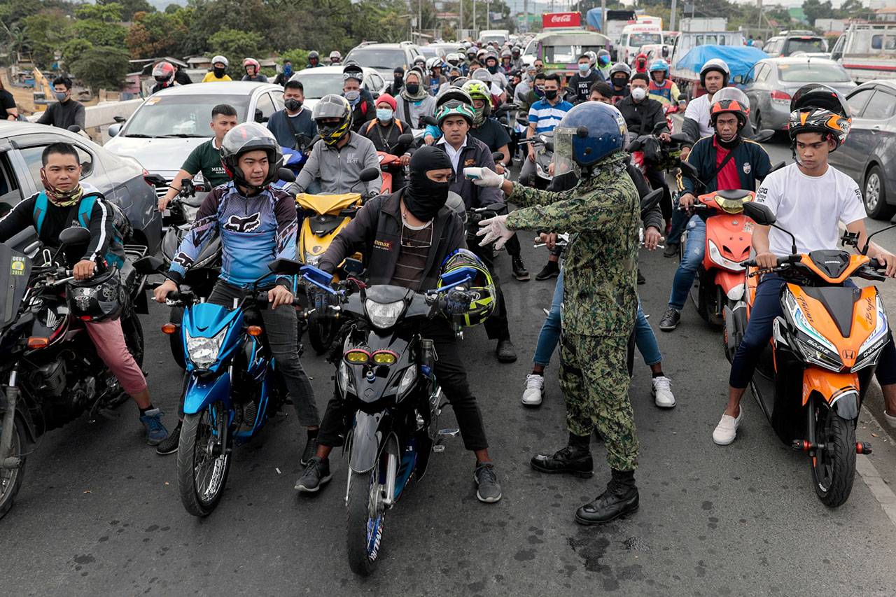 Manila Lockdown, Polisi...