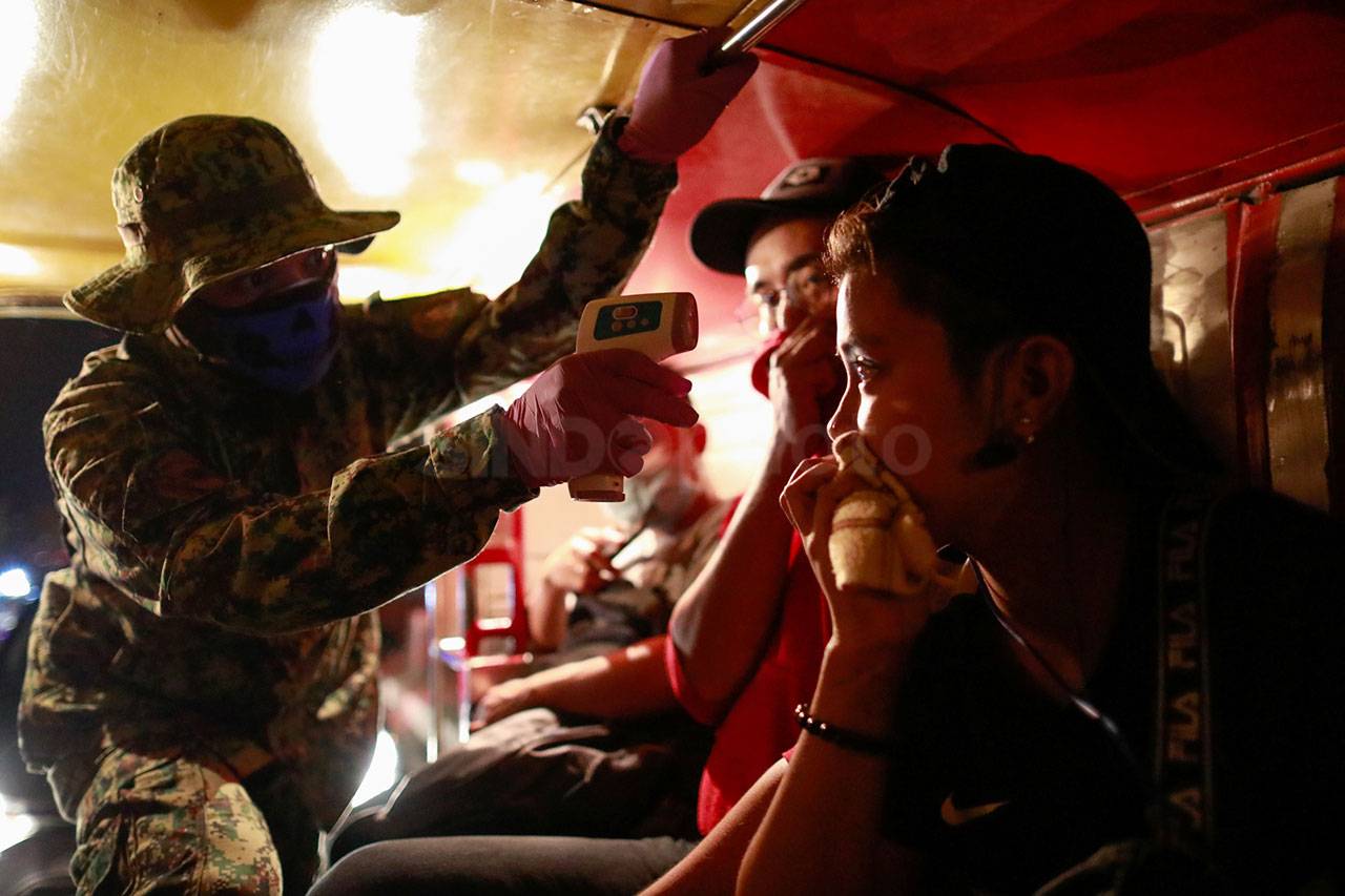 Manila Lockdown, Polisi...