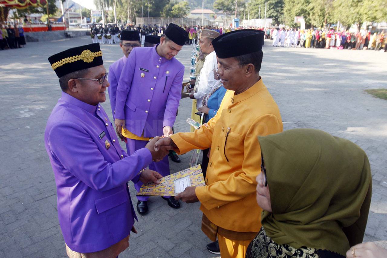 Walikota Marten Taha...