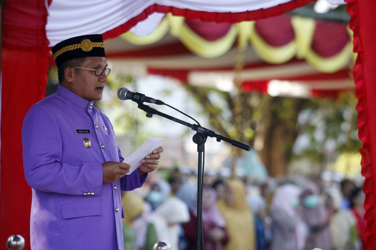Walikota Marten Taha...