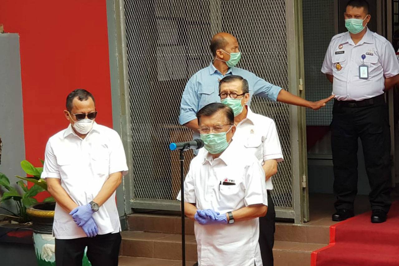 Jusuf Kalla Tinjau Penyemprotan...