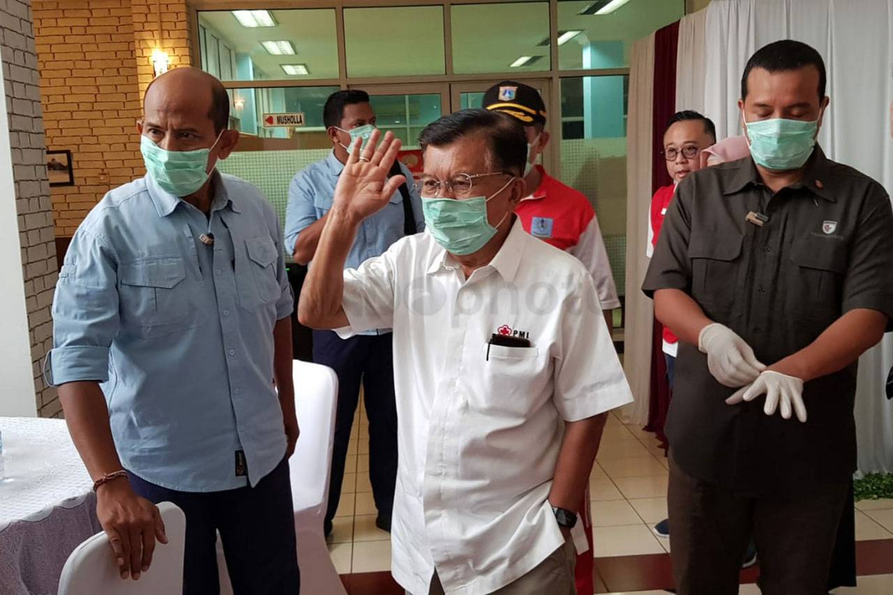 Jusuf Kalla Tinjau Penyemprotan...