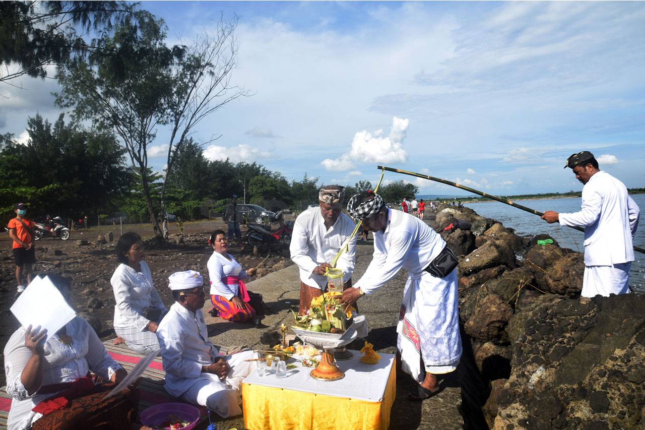 Pandemi Corona Tak Surutkan...