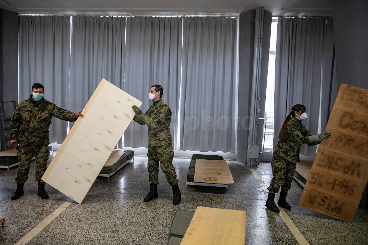 Serbia Ubah Gedung Pertemuan...