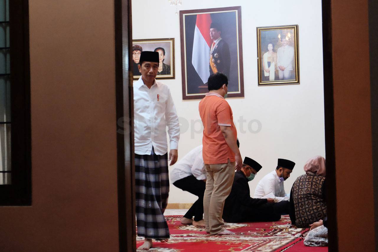 Ibunda Presiden Jokowi...