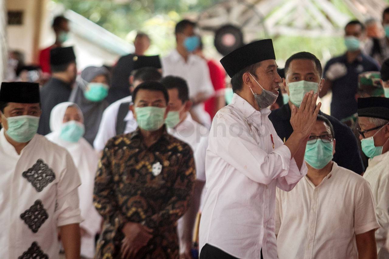 Ibunda Presiden Jokowi...